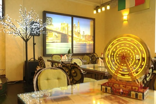 Основной зал — интерьер зала