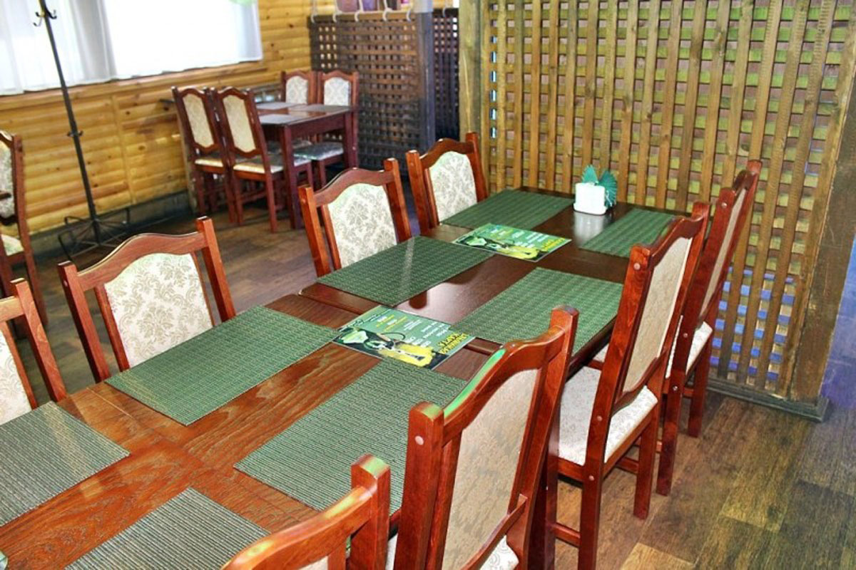 Основной зал — Двор