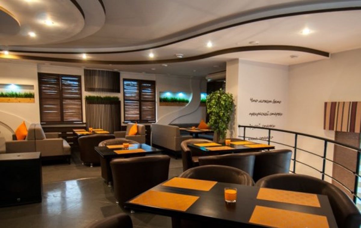 Зал на 50 человек — Мораль