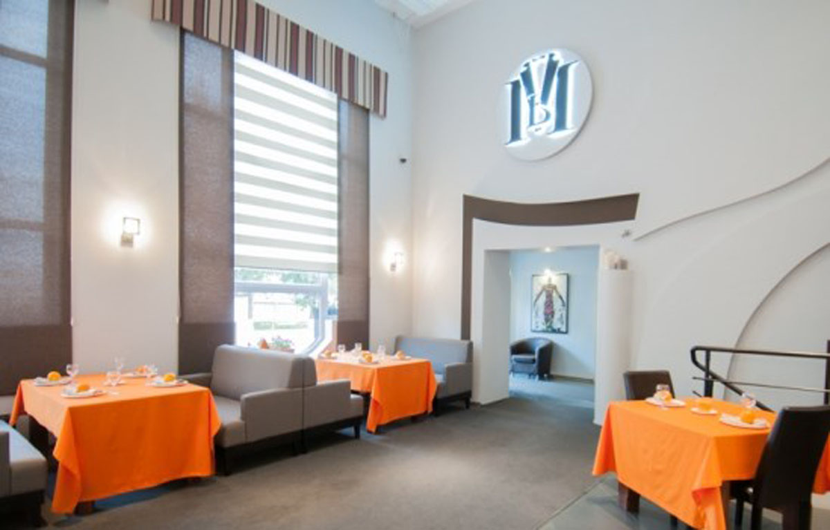 Зал на 50 человек — Мораль