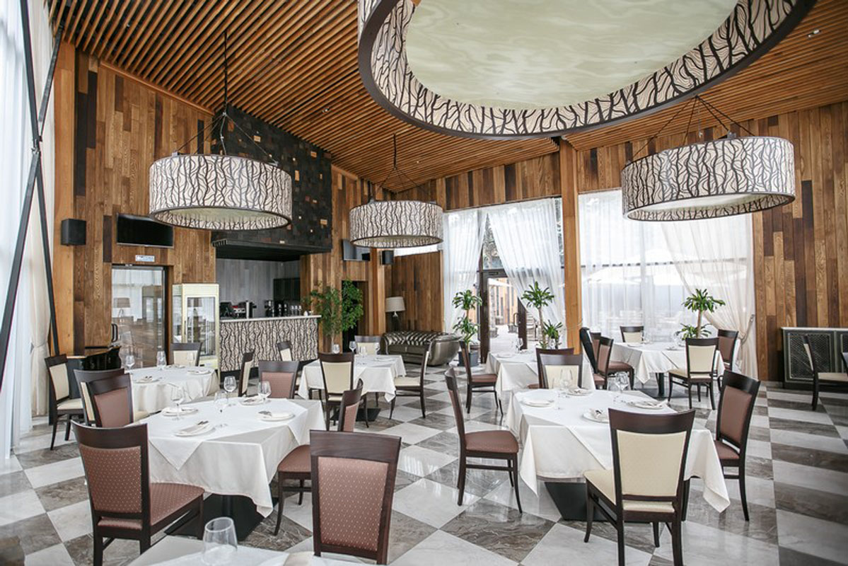 Малый зал —  Д.А.Р.