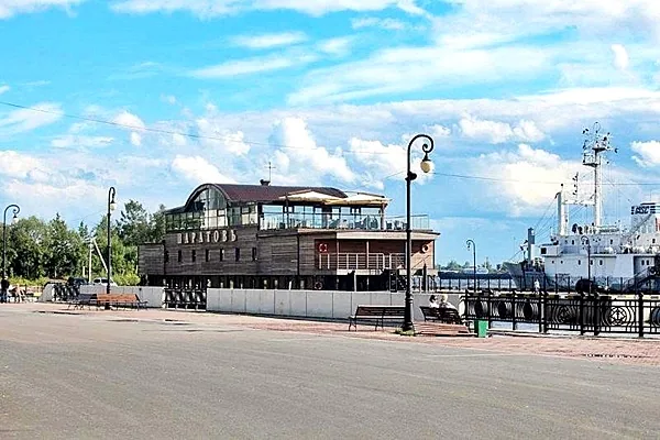 Паратов, Основной зал — фото