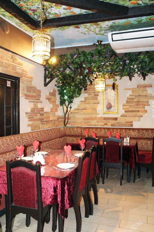 Основной зал — Летний сад