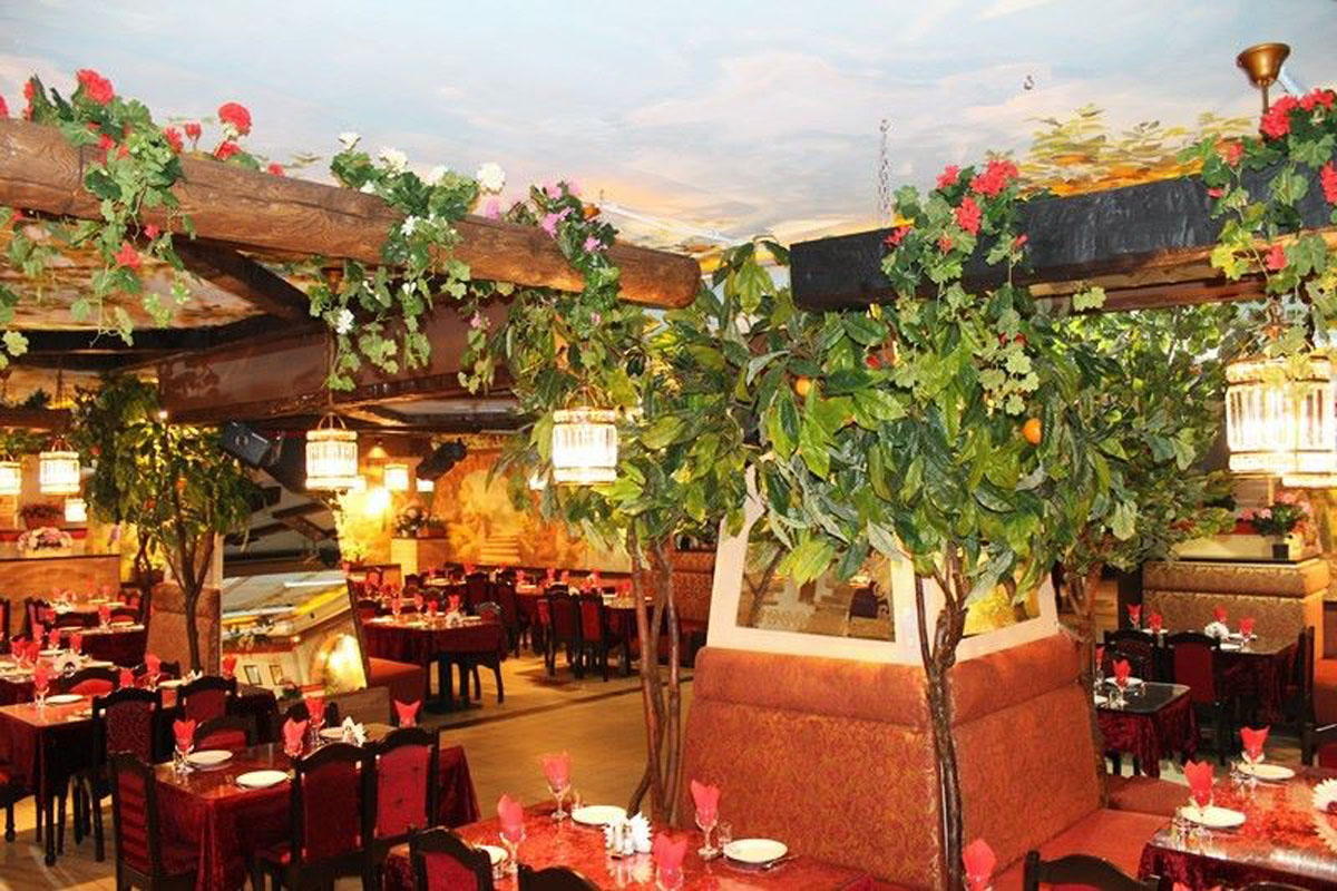 Основной зал — Летний сад