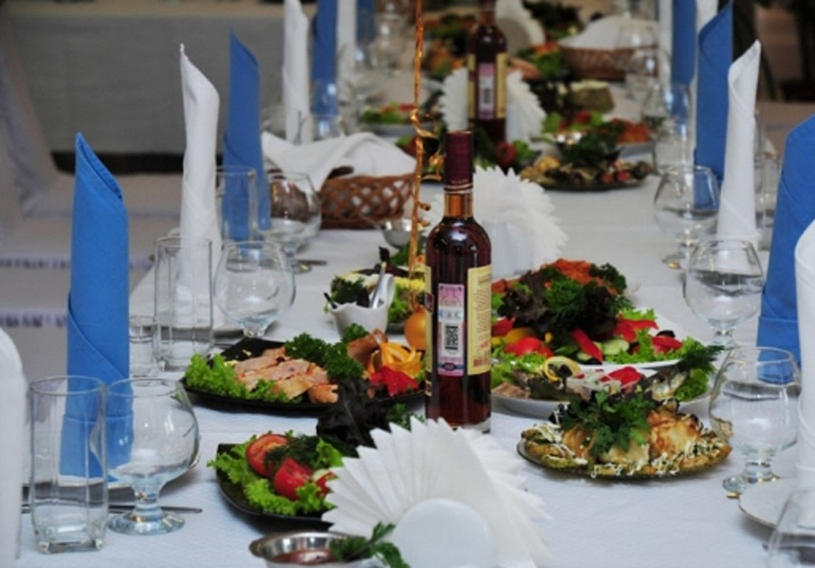 Основной зал — Старые друзья