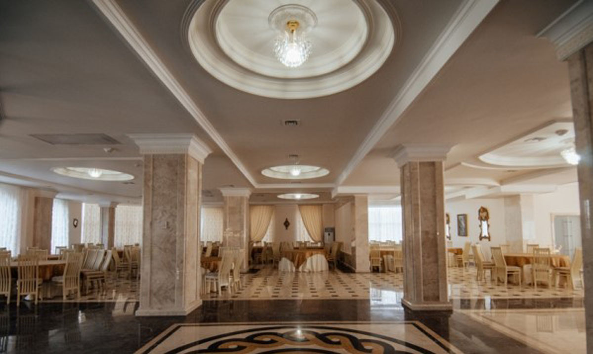 Зал на 300 человек