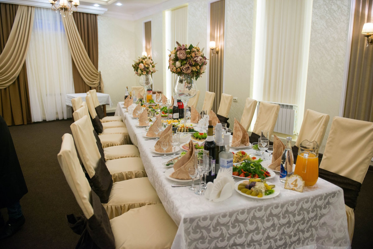 Большой зал — Аристократ