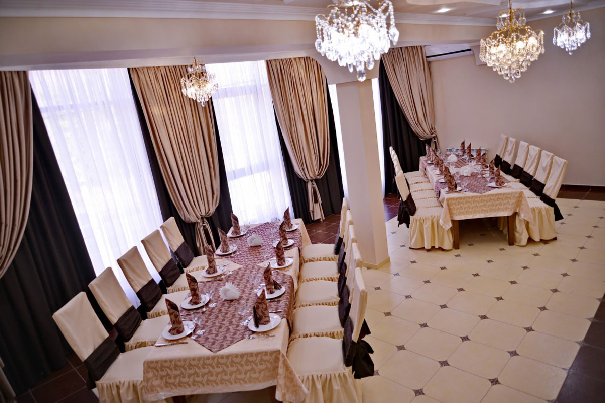 Большой зал — Аристократ