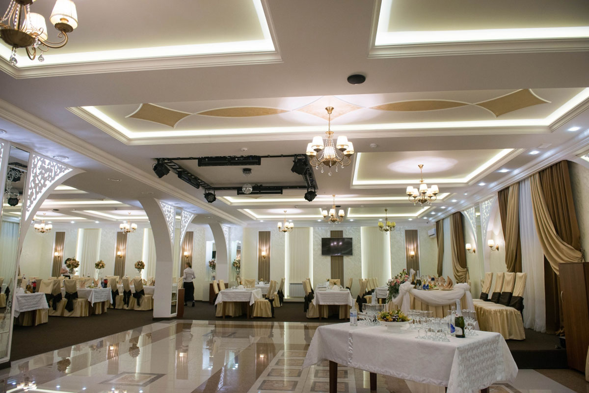 Большой зал — Аристократ