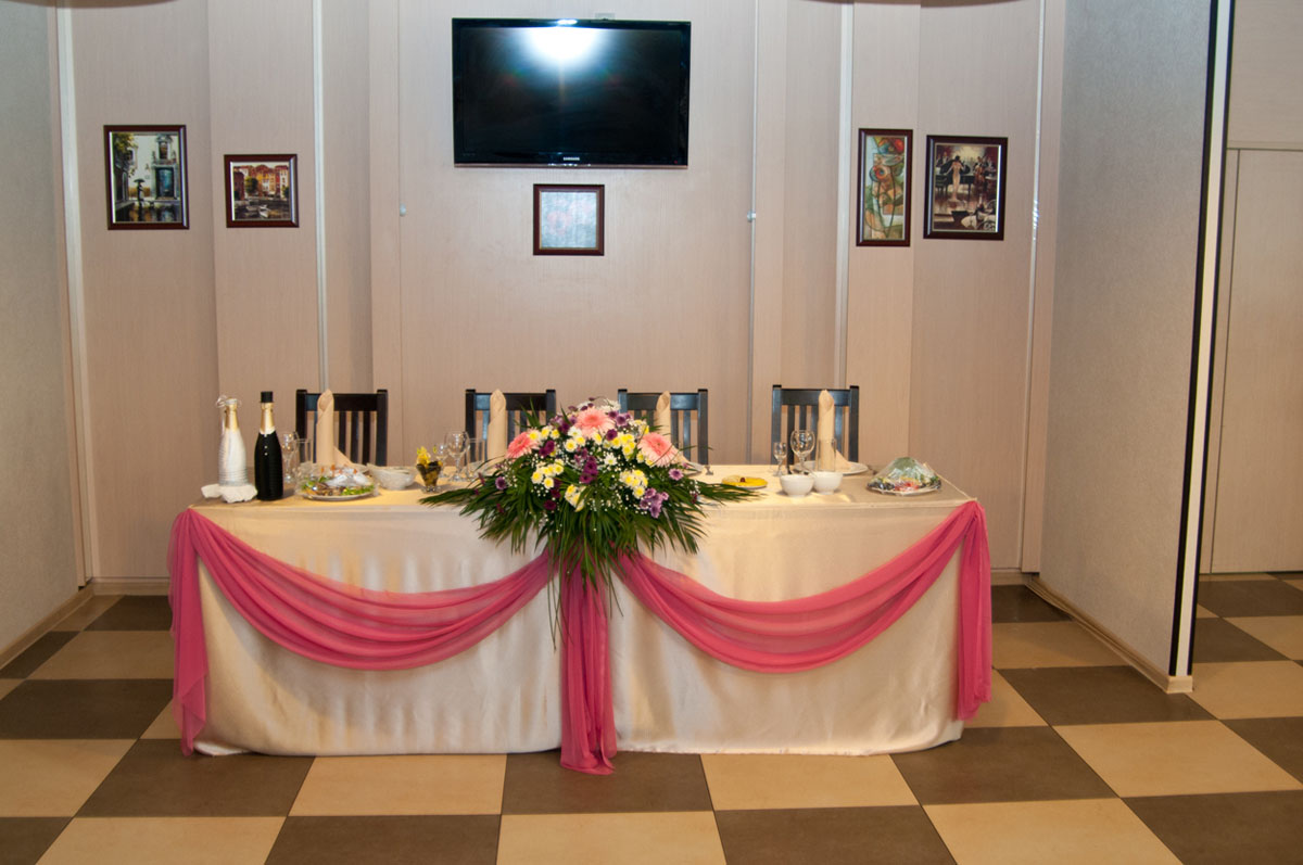 Основной зал — Ели-Млели