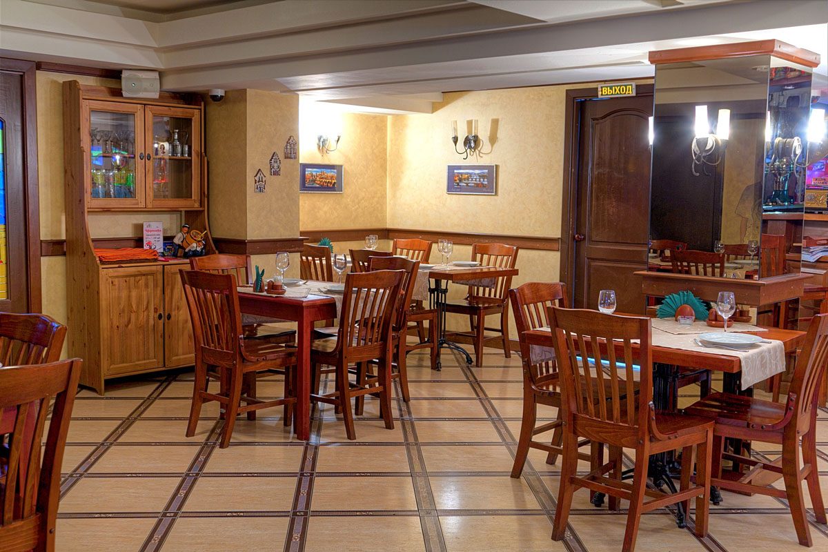 Основной зал — Старе Место