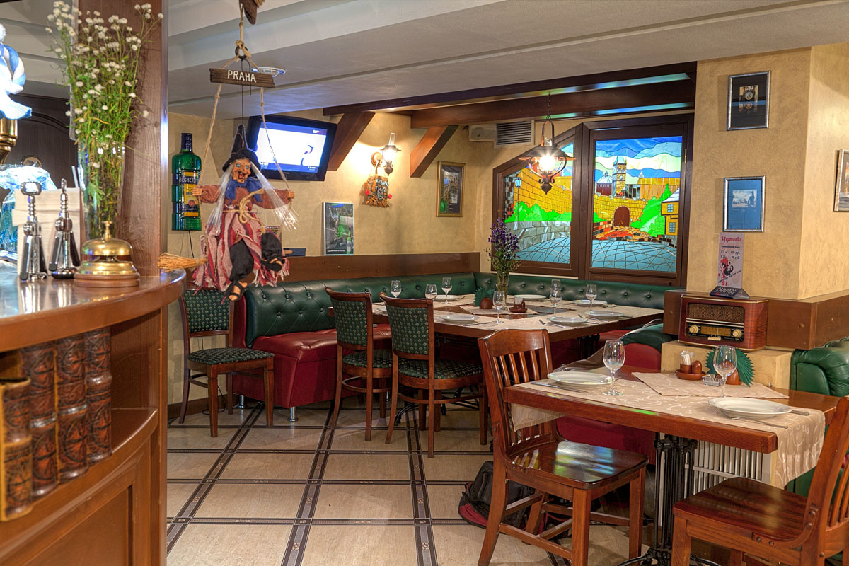 Основной зал — Старе Место