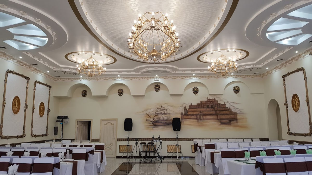 Основной зал — Белый Замок