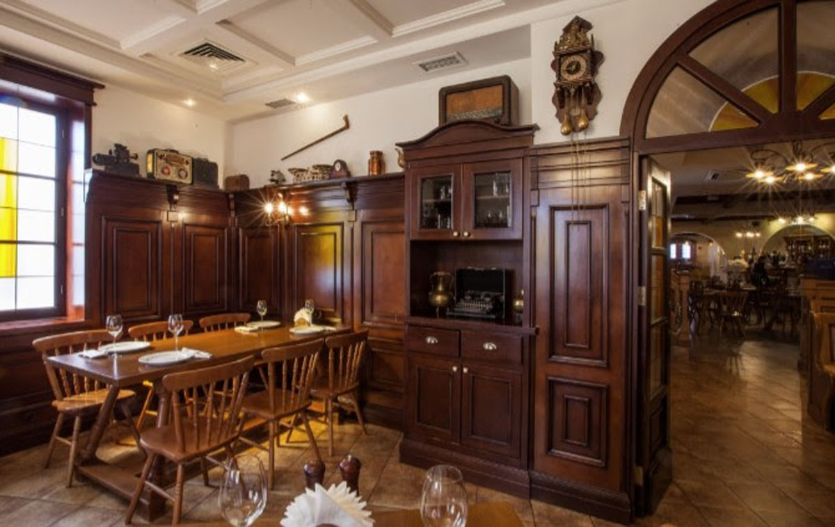 Малый зал — Бюргер