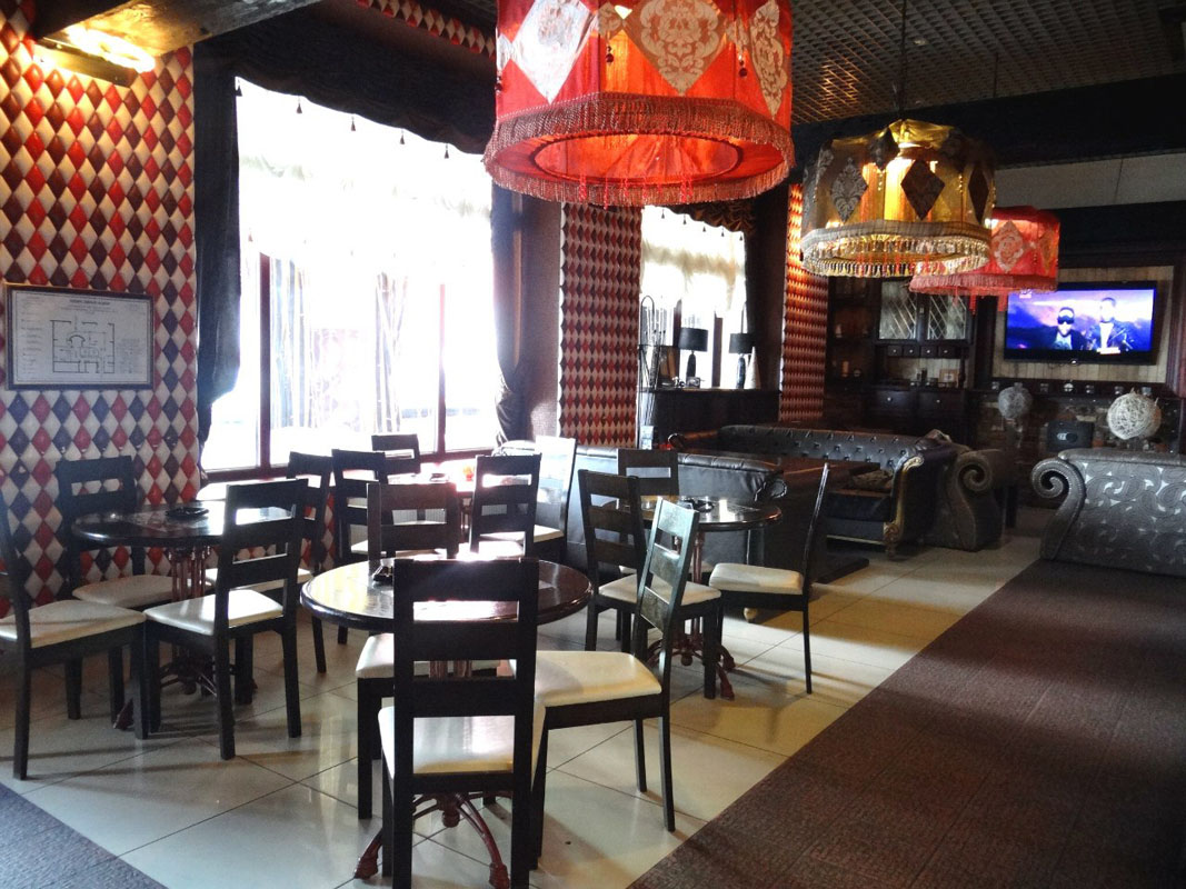 Основной зал — Лосось и Кофе на Большой Московской улице