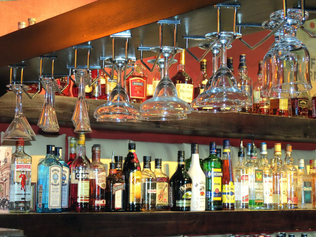 Основной зал — Лосось и Кофе на Большой Московской улице