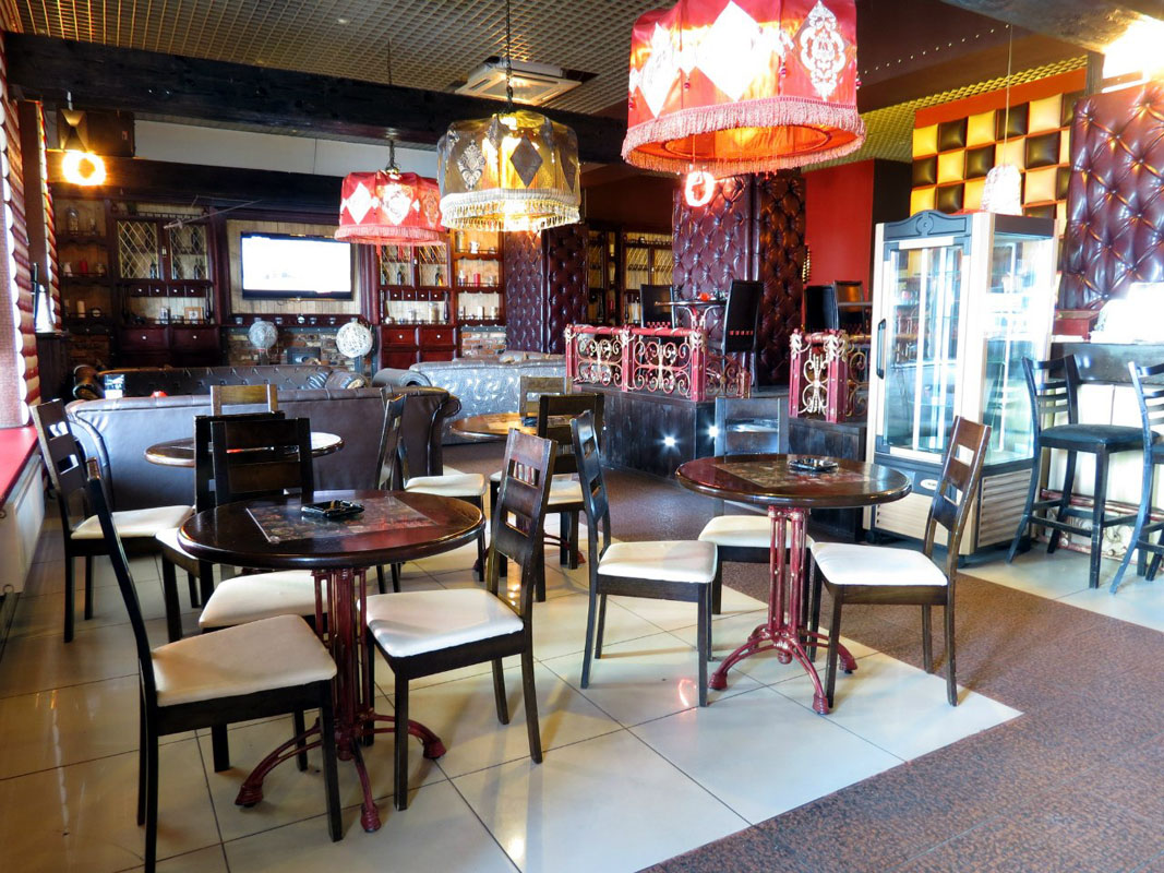 Основной зал — Лосось и Кофе на Большой Московской улице