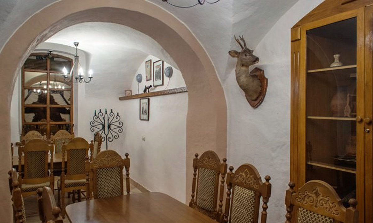 Основной зал — Трактир  Сытый город