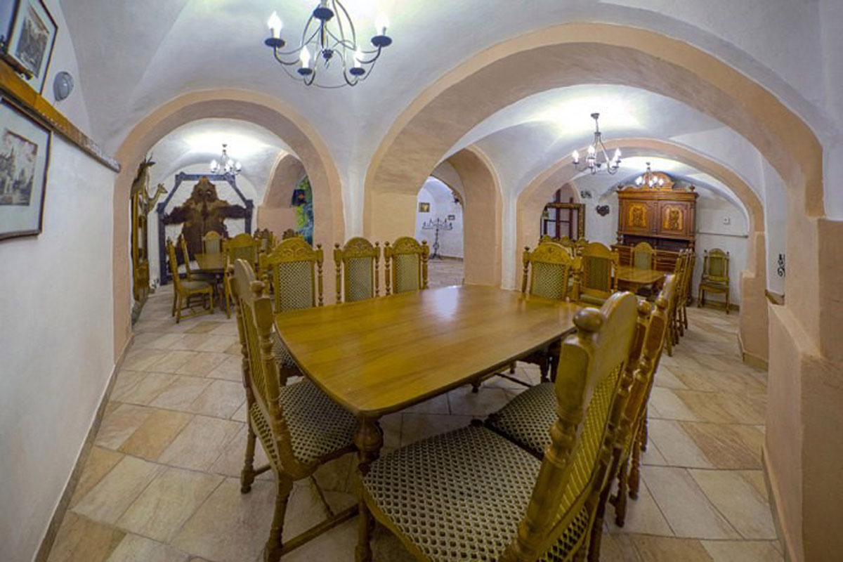 Основной зал — Трактир  Сытый город