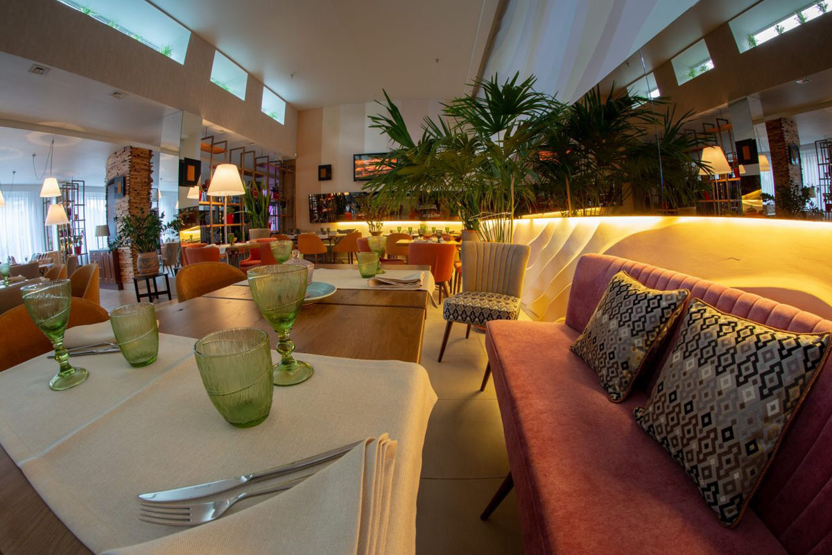 Зал на 100 человек — Ресторан Виктория