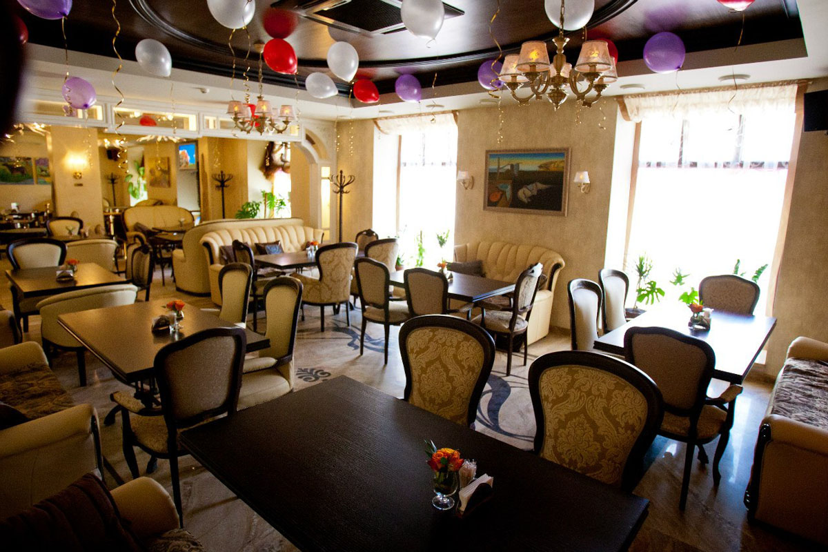 Основной зал — 7 слонов