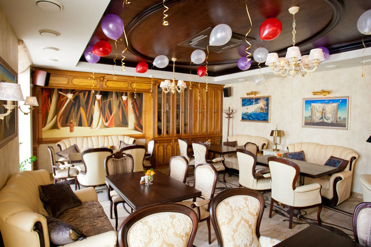 Основной зал — 7 слонов