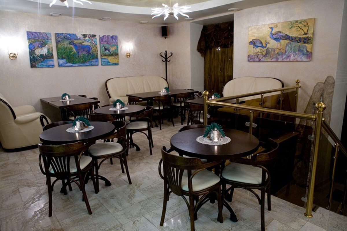 Основной зал — 7 слонов