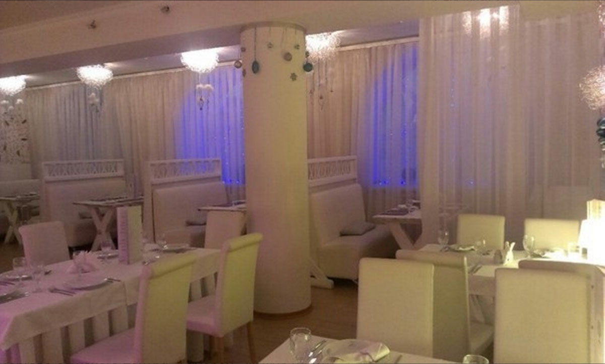 Основной зал — Адам и Ева