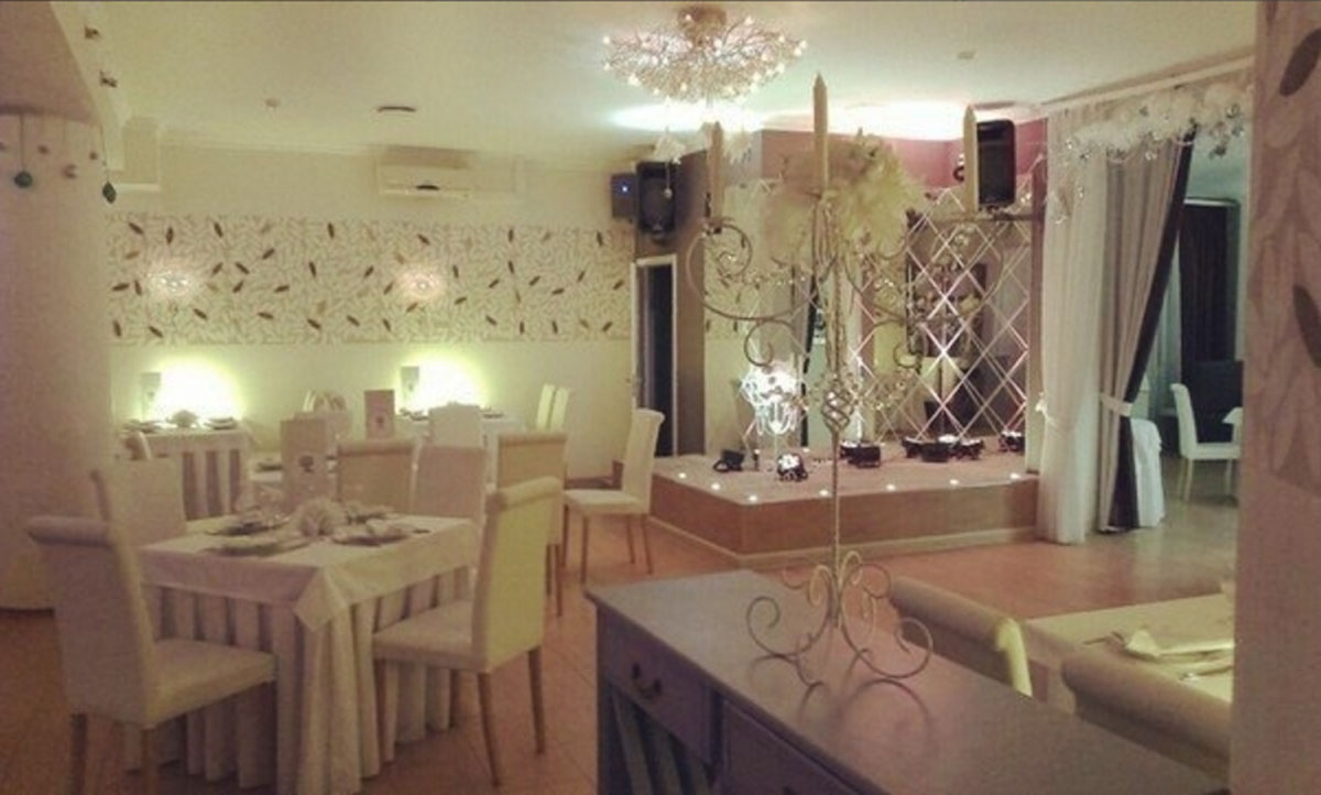 Основной зал — Адам и Ева