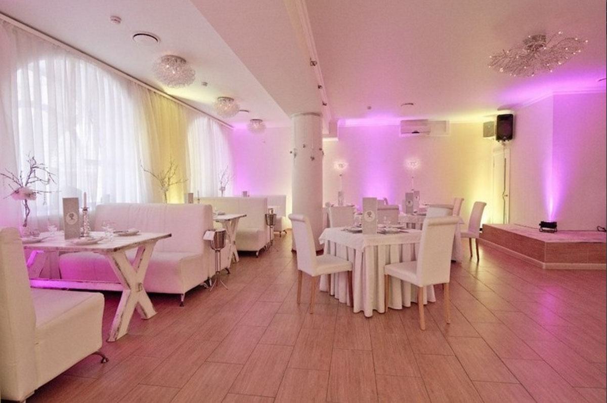 Основной зал — Адам и Ева