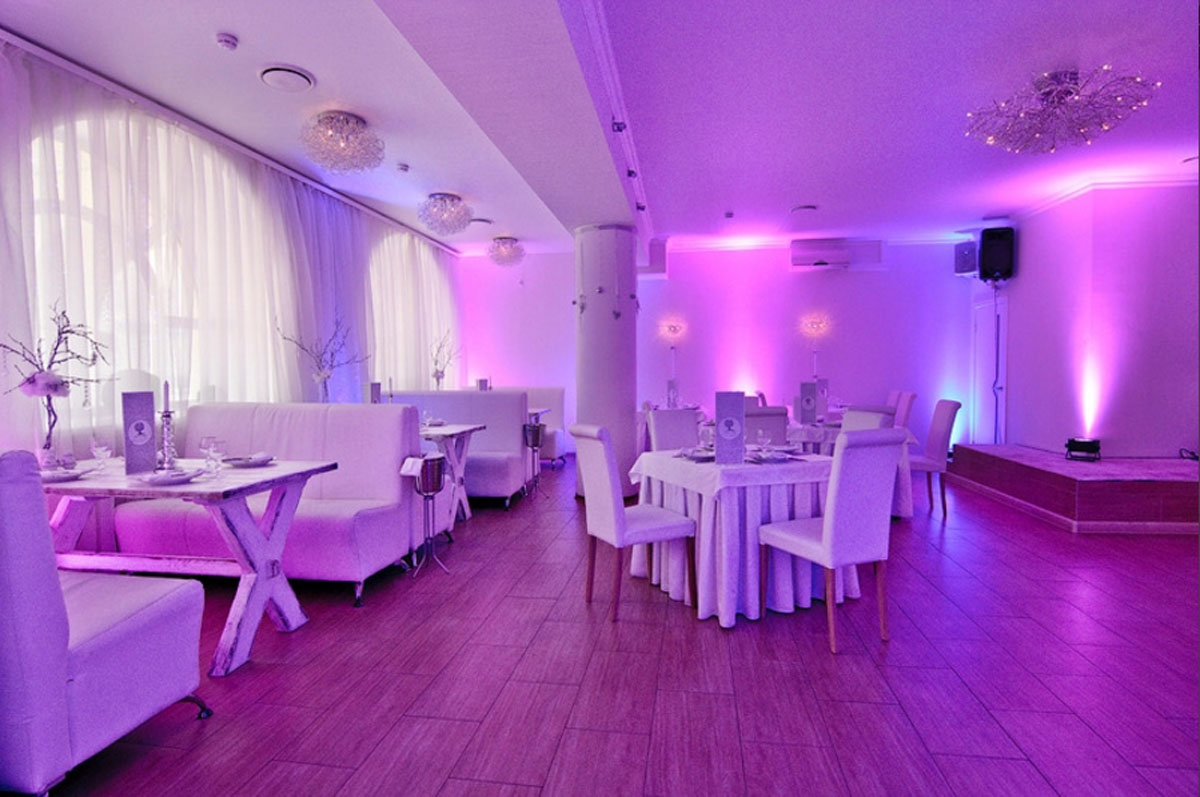 Основной зал — Адам и Ева