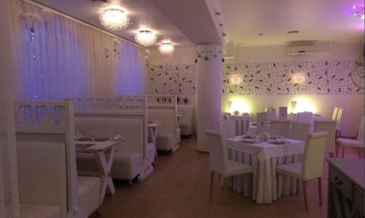 Основной зал — Адам и Ева