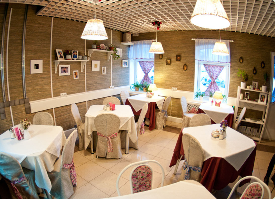 Основной зал — Ля Фамилия