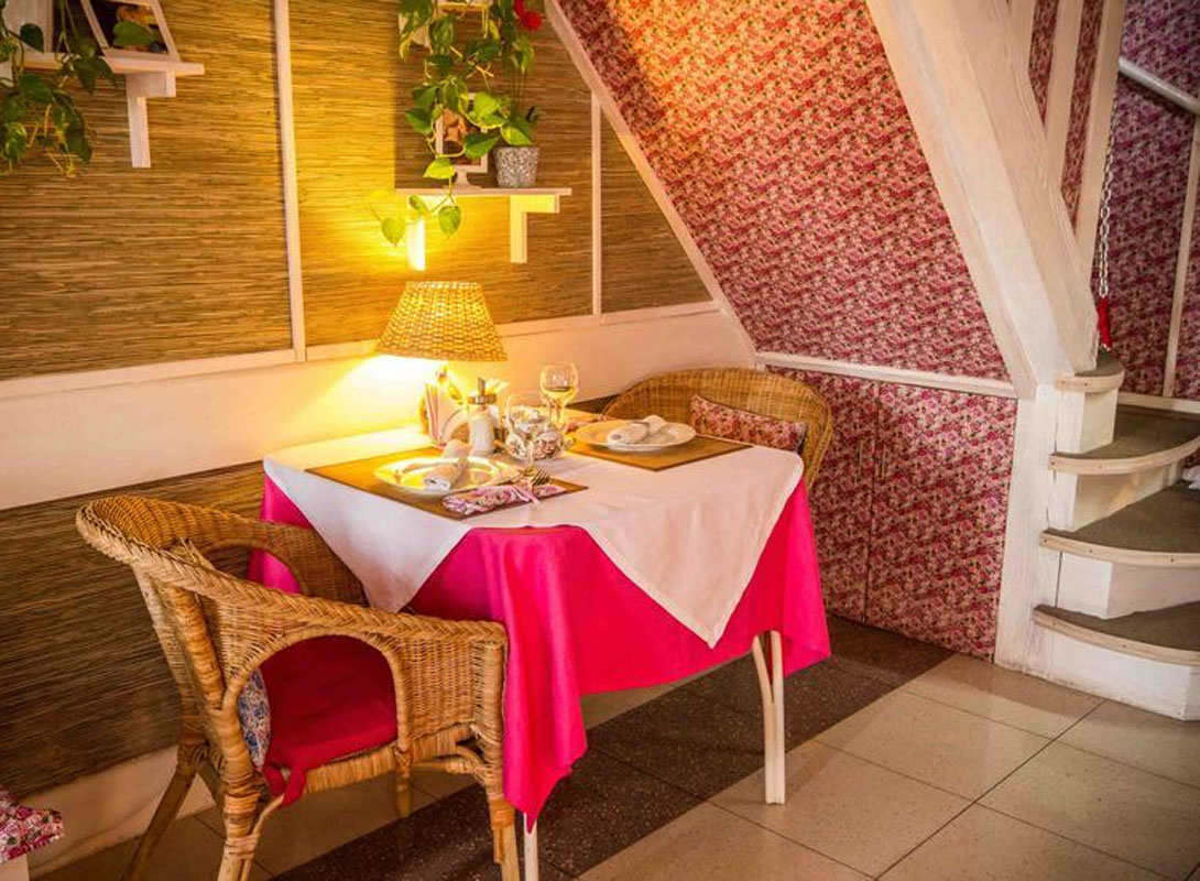 Основной зал — Ля Фамилия