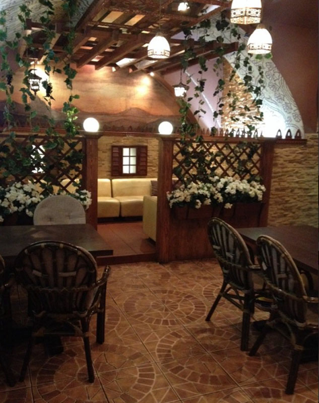 Кафе Угли на Спасской улице — Основной зал, фото банкетного зала