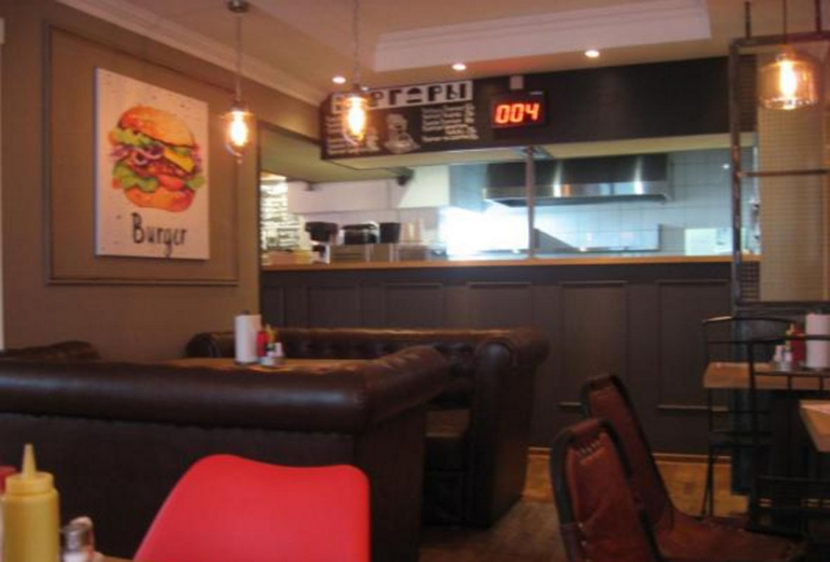 Основной зал — Между Булок