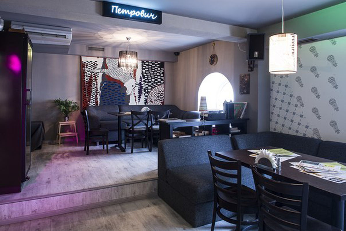 Основной зал — Сны дворника Петрова