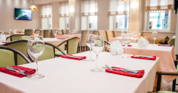 Первый этаж — интерьер зала