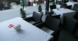 Веранда на первом этаже — интерьер зала