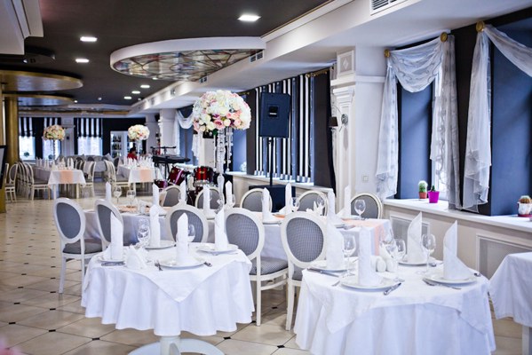 Веранда на первом этаже — подробнее о зале