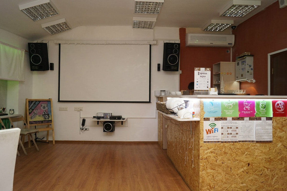 Основной зал — На чердаке