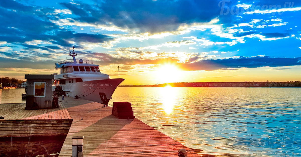 Шатёр 100 кв.м. (на воде) — Поместье Галс