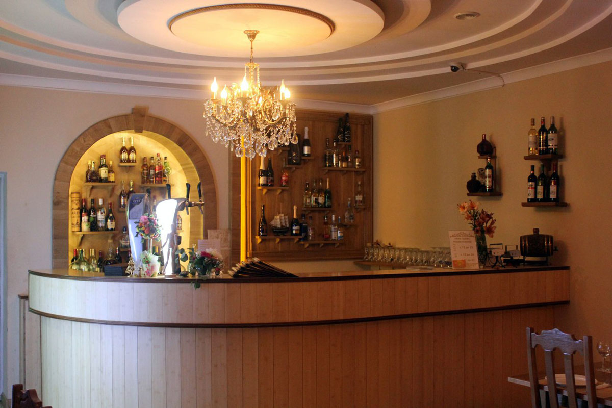 Основной зал — Эдем