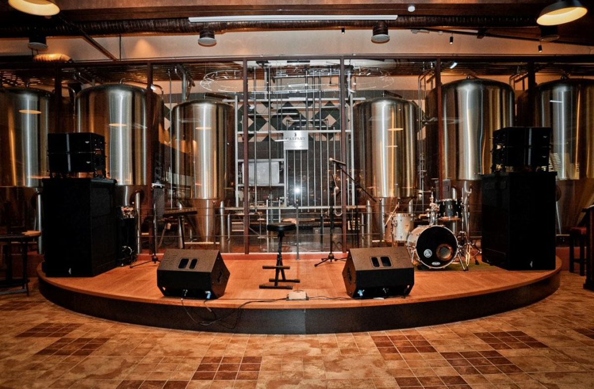 Основной зал — Макс Брой