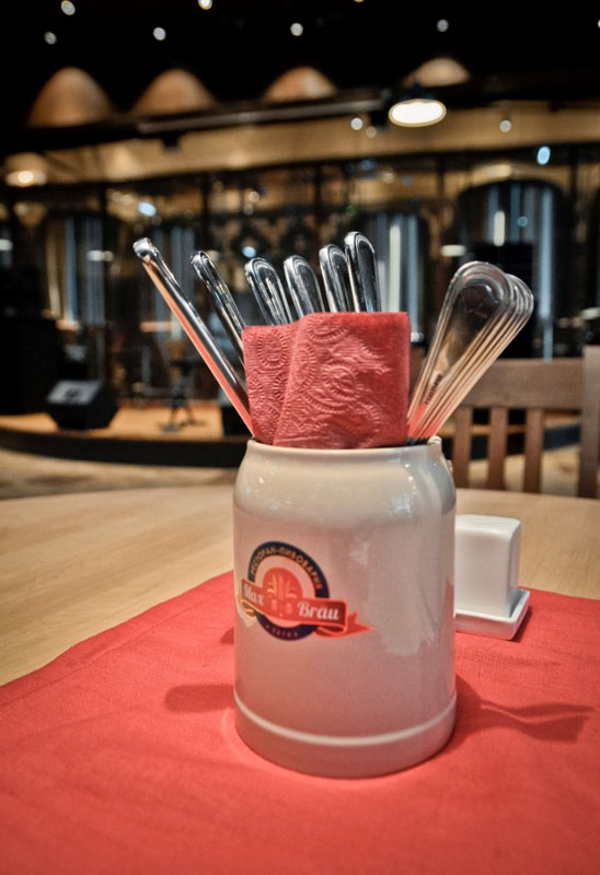 Основной зал — Макс Брой