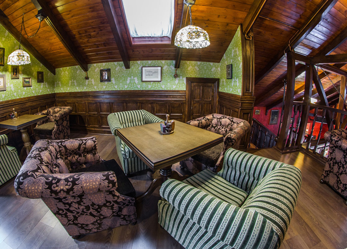 Основной зал — Блэквуд