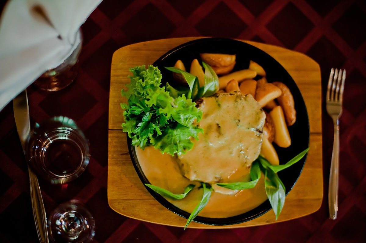 Основной зал — Белая Лошадь