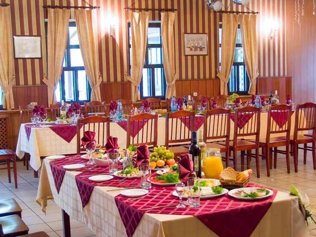 Основной зал — Белая Лошадь