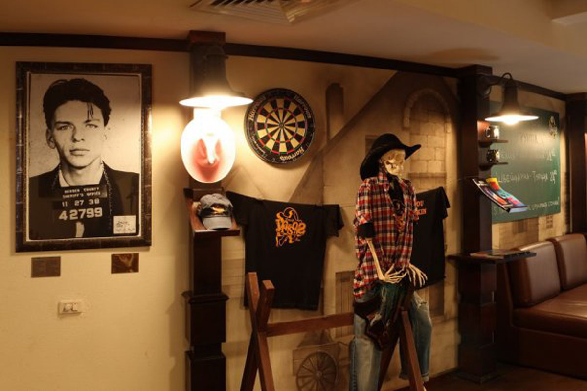 Основной зал — Джэксонс Бар энд Гриль