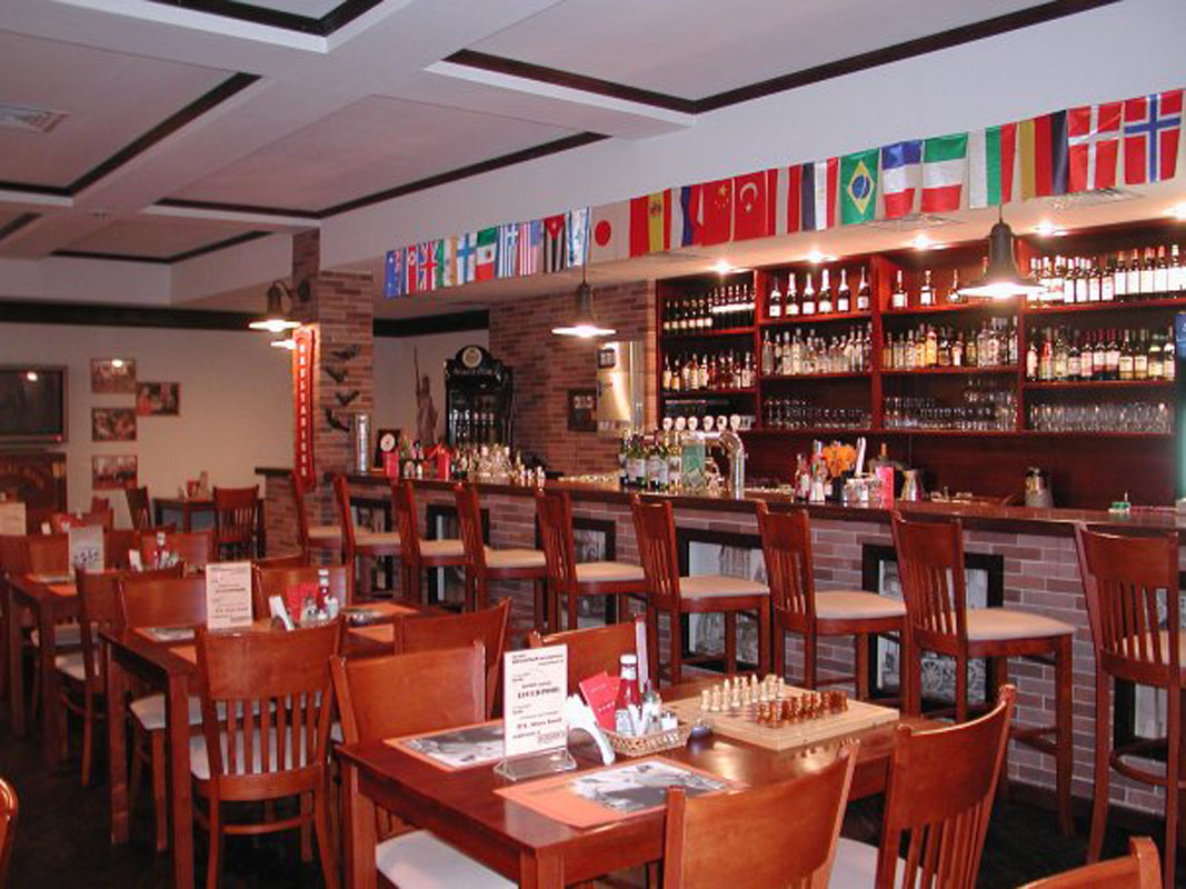 Основной зал — Джэксонс Бар энд Гриль